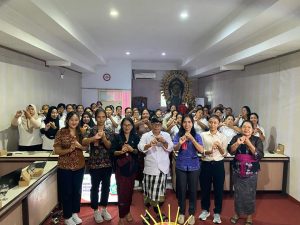 Refresing Kader Posyandu Desa Dajan Peken